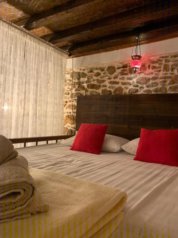Areti's Traditional House Apollona