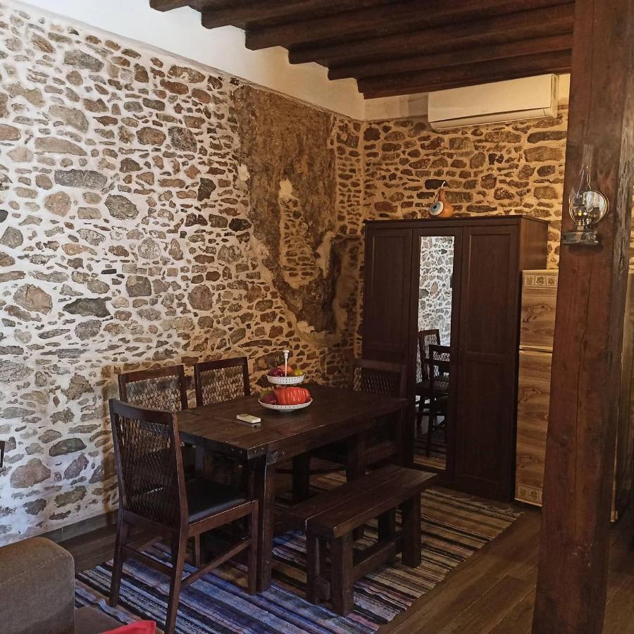 Areti's Traditional House Landsteder Apollona