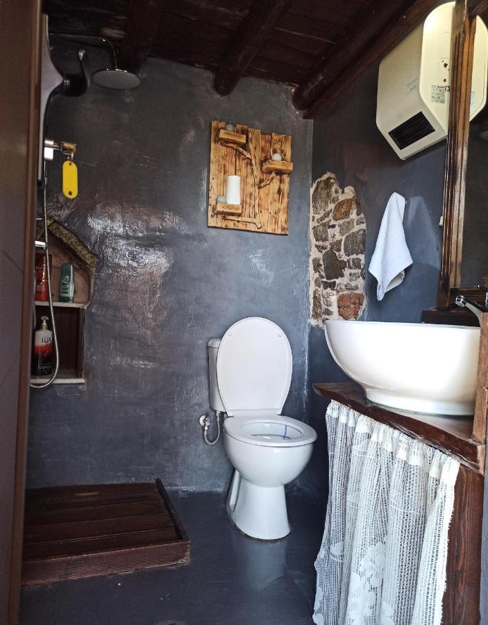 Areti's Traditional House Apollona